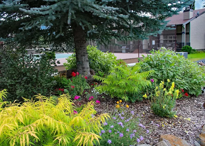 Deck & Golf Course Views: Condo! Munds Park