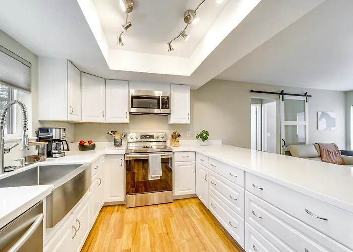 Deck & Golf Course Views: Condo! Munds Park