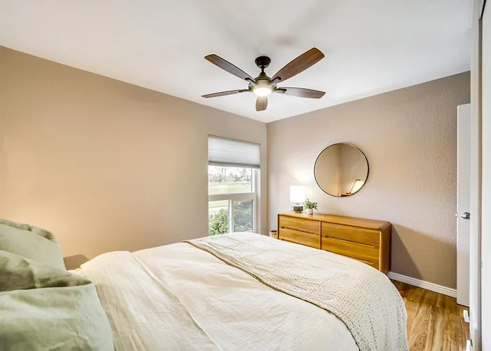 Holiday home Deck & Golf Course Views: Condo!